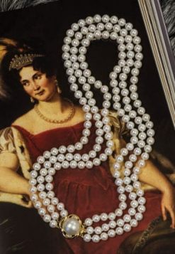 Stunning three-strand pearl necklace from the Hawaiian Isles with pearl, diamond and 14ct gold clasp