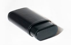 Petit Corona three-finger cedar-lined leather cigar case
