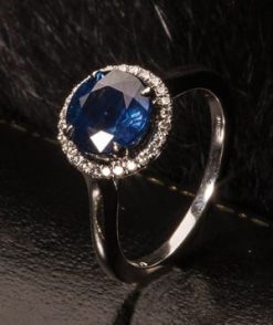 Superb Royal blue Ceylon sapphire, diamond and 18ct gold ring: Members save £3,500
