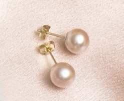 Rose pearl stud earrings from Hawaii, set on 14ct yellow gold
