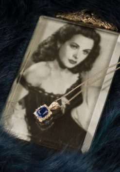 Fabulous and romantic tanzanite, diamond and 18ct gold pendant