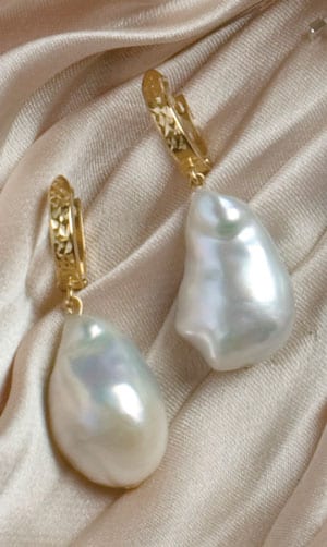 Lustrous high-quality baroque pearl and 14ct gold earrings