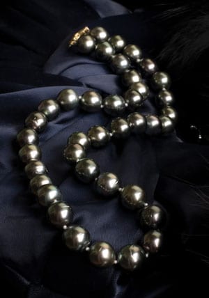 Fabulous Tahitian black pearl and 14ct gold necklace