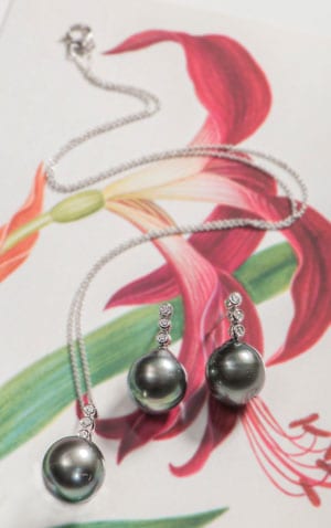 Exquisite South Sea Black Pearls of Tahiti: the Octantis Earrings with Diamonds and 18ct Gold
