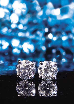 The Classic Diamond Earrings and 18ct White Gold: superb earrings, save over £1,100
