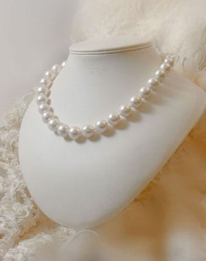 Elegant large natural pearl, diamond and 14ct white gold necklace