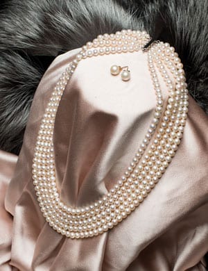 Spectacular new five-strand pearl necklace from Hawaii with 14ct gold clasp