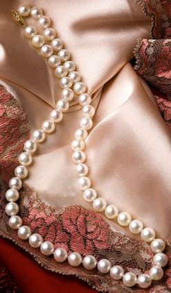 Stunning Hawaiian Island single strand pearl necklace with 14ct gold clasp