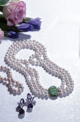 Elegant pearl and Burmese jade necklace, the Leonore