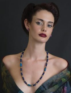 Elegant and unique: lapis lazuli and gold necklace
