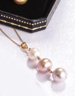 Enchanting natural orchid pearl and gold Terzetto Pendant, a snip at only £129