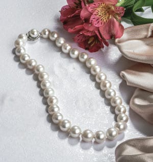 Magnificent large and lustrous natural South Sea pearl necklace (12-14.5mm) with 14ct white gold and diamond clasp