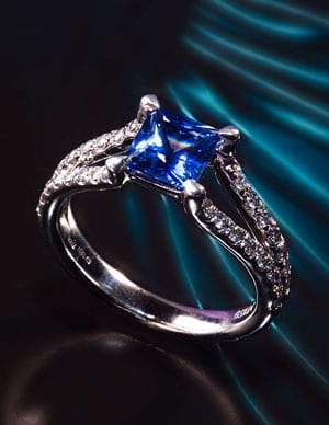 Heaven-like Ceylon sapphire, diamond and platinum ring