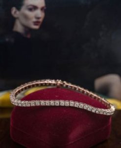 Romantic and precious 5.61 carat Diamond Tennis Bracelet set in 18ct Pink Gold