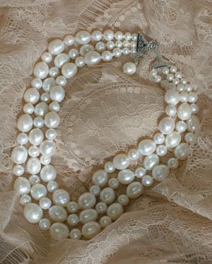 Haute couture three-strand pearl Caravaggio Choker