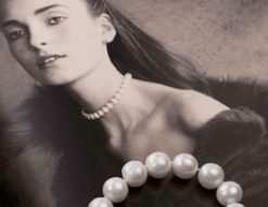 Couture style in large natural pearls and gold: The Choker