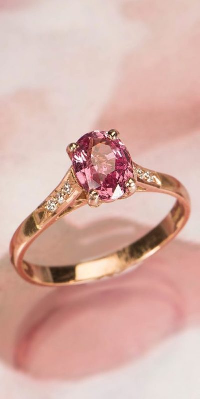Rare and beautiful Natural Padparadscha (Pathparaja) Ceylon Sapphire, Diamond and 18ct Gold Ring from Hatton Garden
