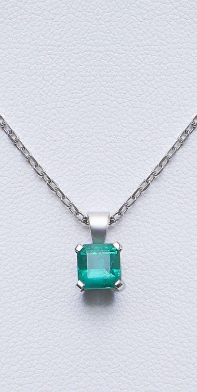 Precious emerald and 18ct gold necklace from Hatton Garden: Natural Princess Cut Emerald Solitaire Pendant, One Carat: best price, valuation certificate, 100% moneyback guarantee