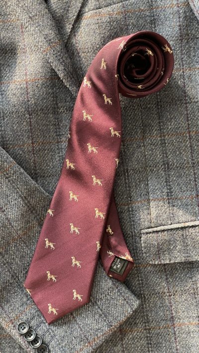 The Foxhound Tie, a beautifully woven silk tie for a discerning country gentleman: good looking hounds, woven on a ground of claret, red, navy or olive - Image 2