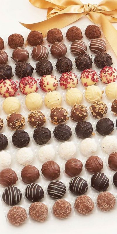 Delicious hand finished Swiss Chocolate Truffle Selection, 77 Chocolates, just under 1kg, a snip at a mere £29 delivered