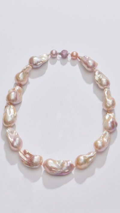 Pearl Sensation: Nature meets Haute Couture in the magnificent natural pink baroque pearl Donatello necklace set with glittering pink sapphires and white gold - Image 2