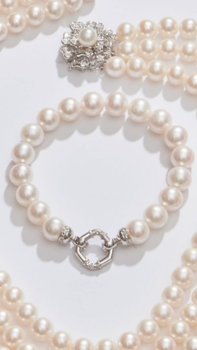 Stylish contemporary Rondo Bracelet in natural pearls, diamonds and 14ct white gold from the South Seas