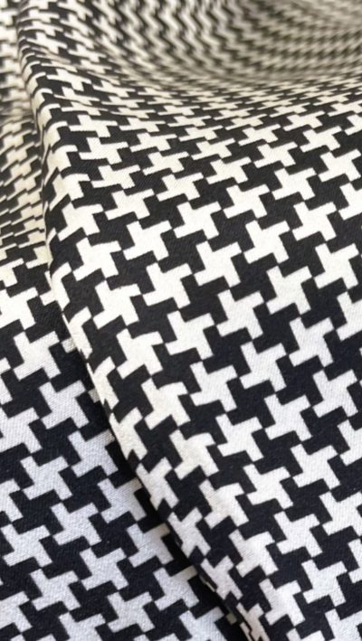 Tootal silk aviator scarf for your favourite high-flying man: best price for this luxurious 100% silk double sided scarf: high class, high quality, classic dogtooth or Prince of Wales check - Image 4